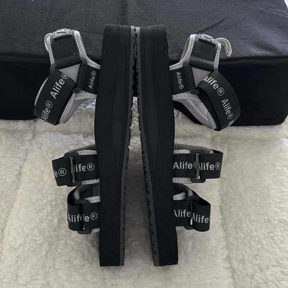 Alife Dad Sandals New Never Worn - Picture 2 of 7